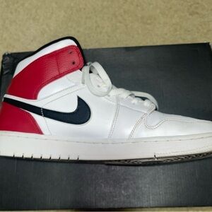 10.5M Excellent Condition Jordan 554724-116 Men’s 1 mid. Original Price $189.00